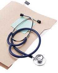 Estetoscopio sobre carpeta médica representando el servicio de teleconsultas del Seguro Oncológico.